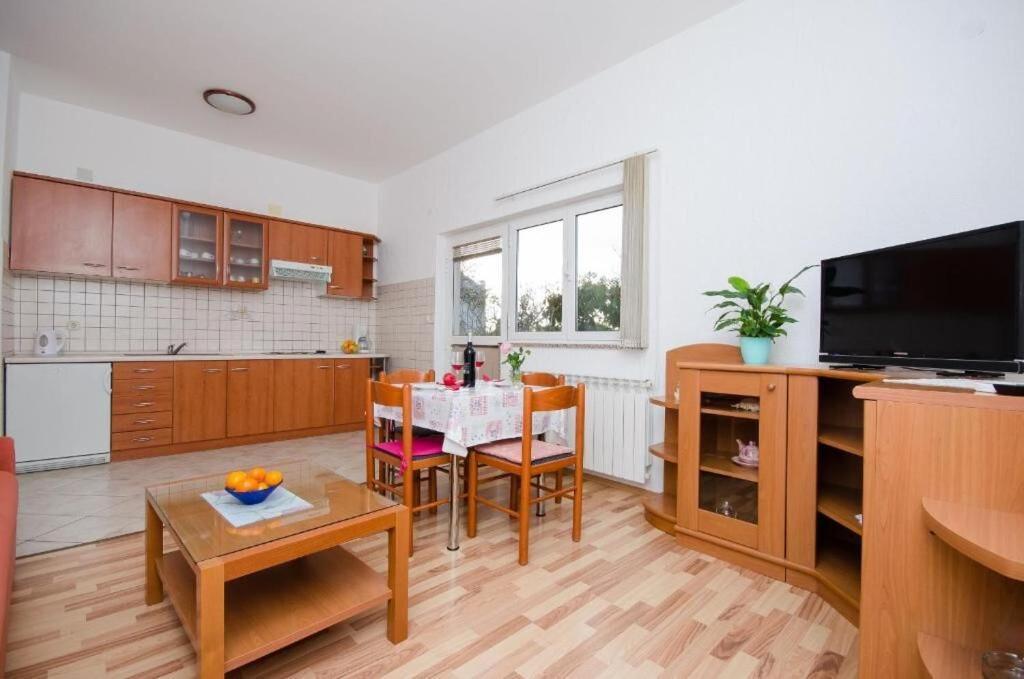 Apartments Krunoslav Punat Exterior foto